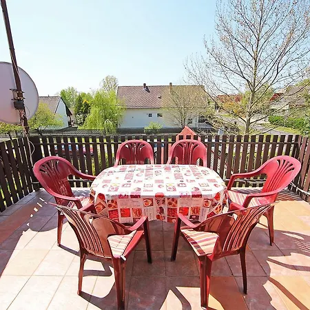 Дом отдыха Holiday Balaton H2084 Балатонлелле